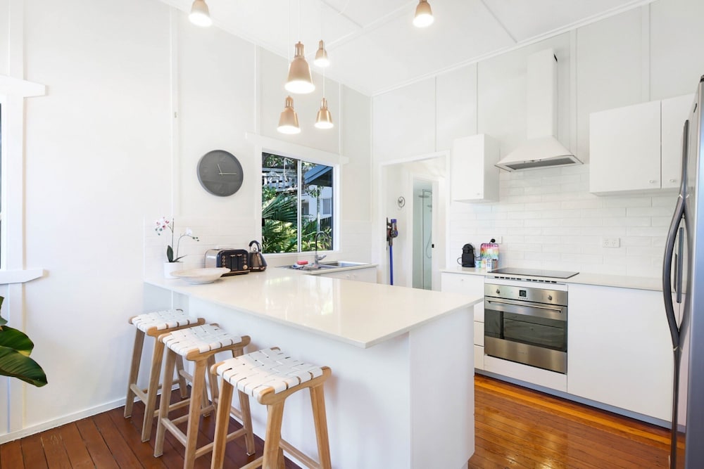 2-bed Beach House in Burleigh Heads Amidst Nature
