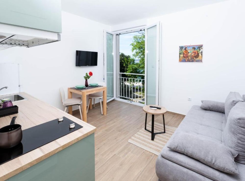 Romantic Studio in Zadar With City and Garden Views