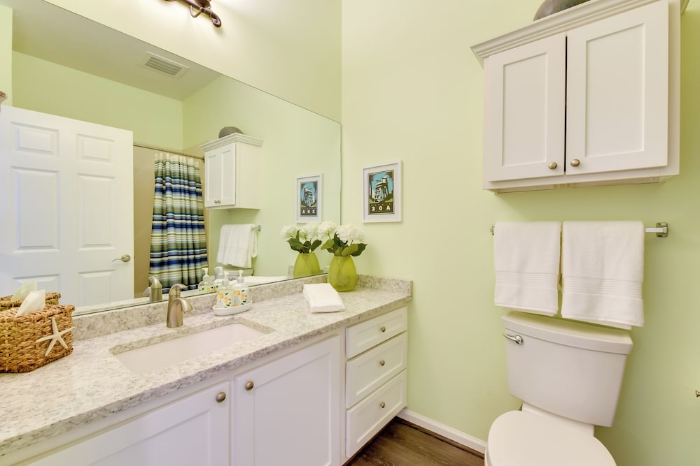 Walkable Condo w/ Pool Btwn Rosemary & Alys Beach!