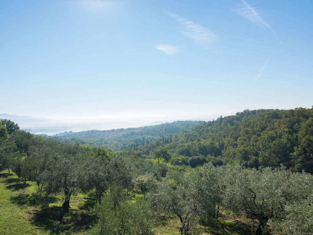 Charming Tuscan Stay With Pool