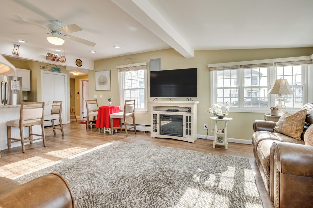 Near Beaches & Waterfront Dining: Home in Hampton!