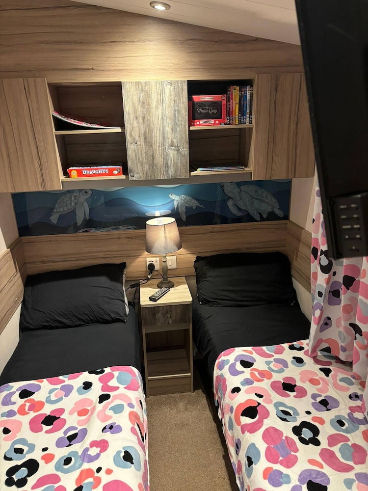 Cozy 3 Bedroom Mobile Home in Longniddry, Perfect for Families