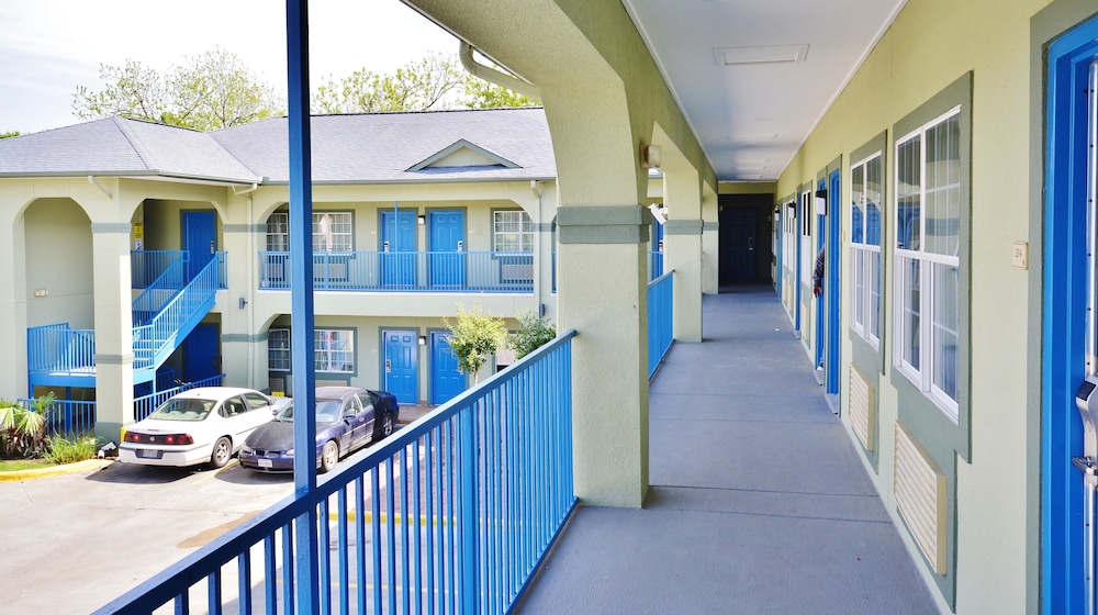 Scottish Inns and Suites Alvin