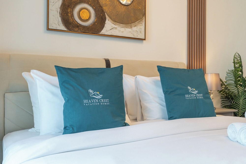 Heaven Crest Vacation Homes - Balcony with City View 1BHK in JLT Dubai Close to Metro & Marina