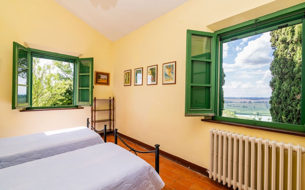 Farmhouse With Exclusive View Between Umbria and Tuscany La Godiola-albizia