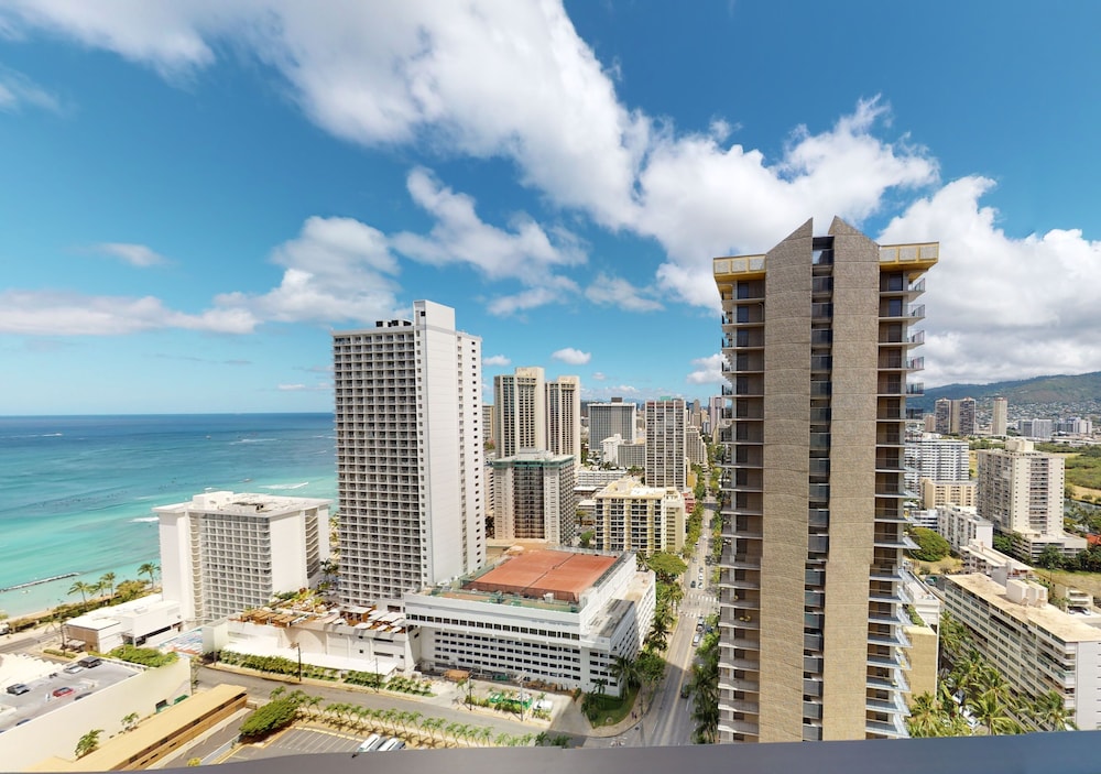 Artsy 32nd Floor Condo with Modern Furnishings & Gorgeous Ocean Views by Koko Resort Vacation Rentals