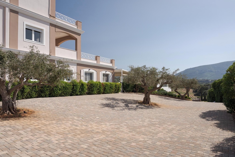 Ema's Guest House