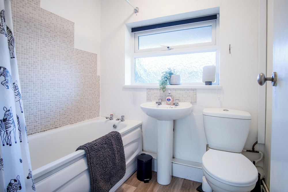Gellionen - 2 Bedroom House - Clydach
