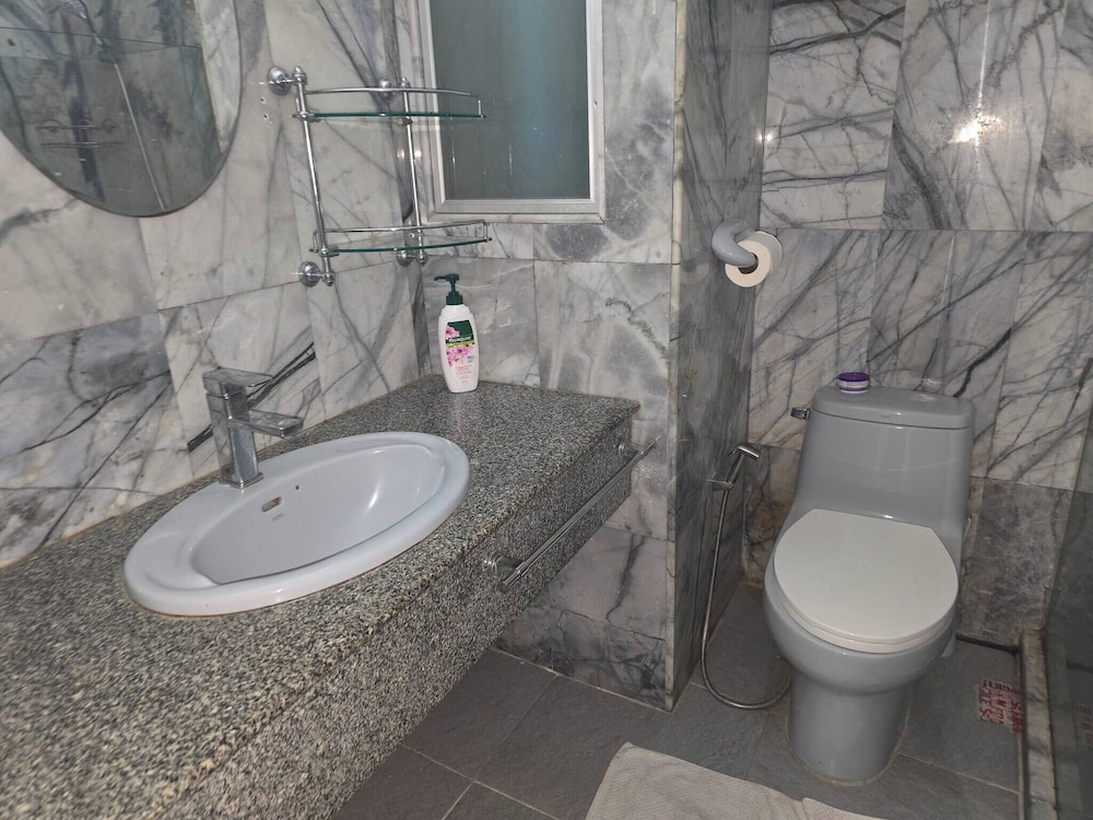 Large Apartment 401 jhr
