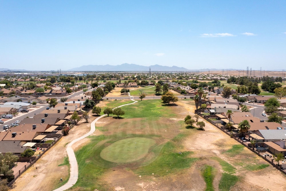 Peoria Oasis on Golf Course Pool Putting Green