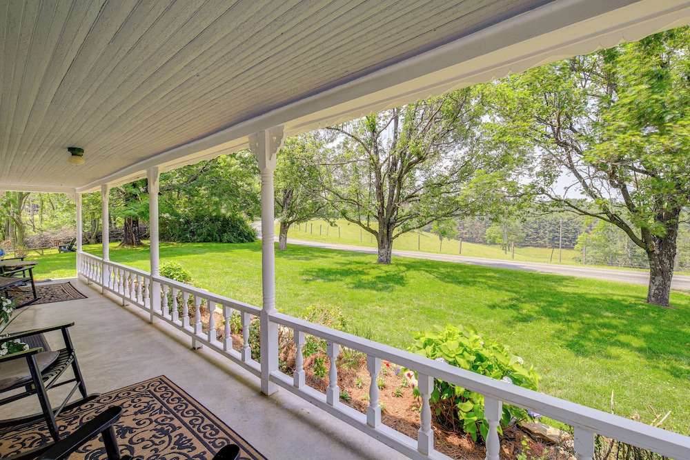 Near Blue Ridge Parkway: Galax Home w/ Mtn Views!