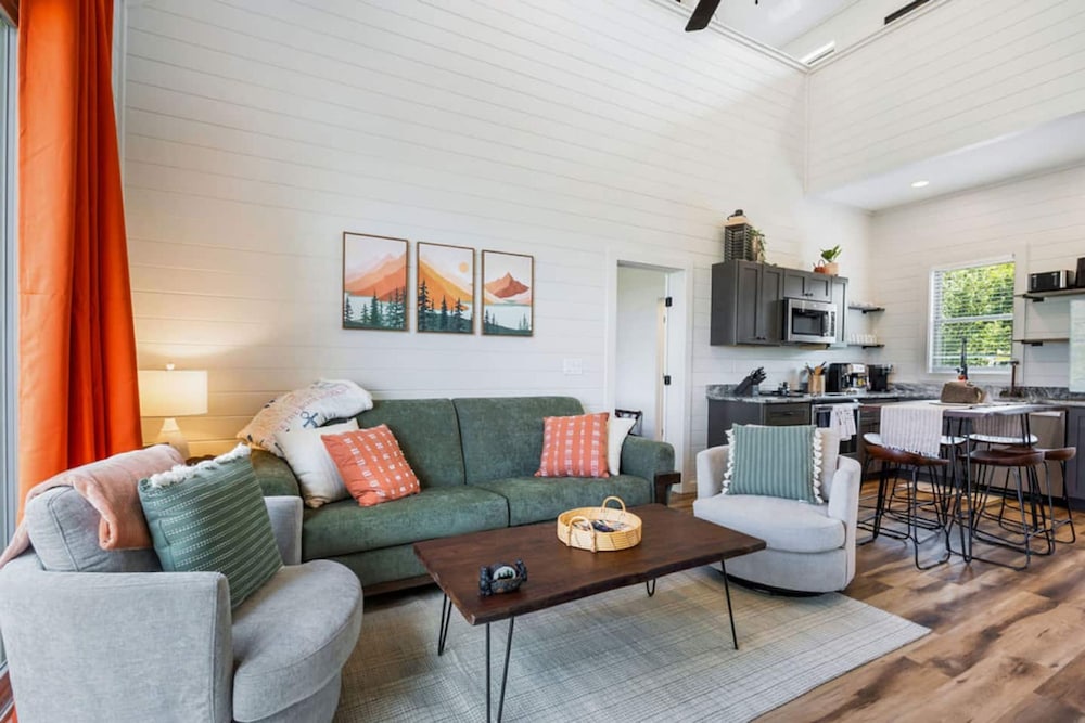 Luxury Cabin Lake Views EV Charger Game Room