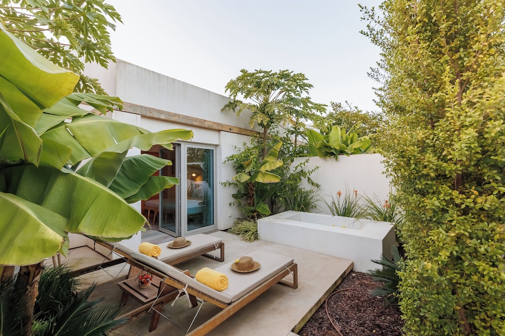 Laranjal Farm House
