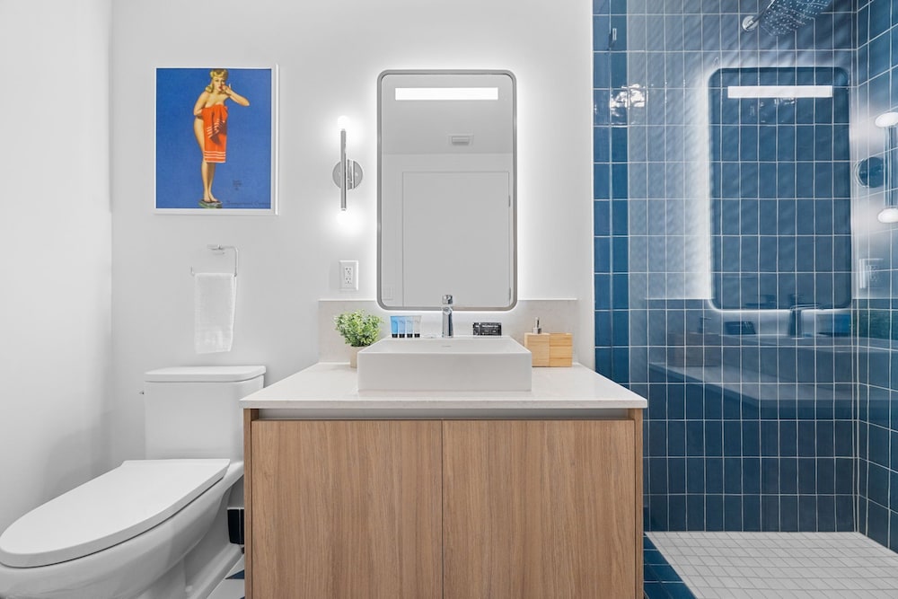 Lux Studio W City Views and Pool
