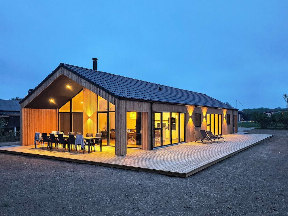 5 Star Holiday Home in Humble