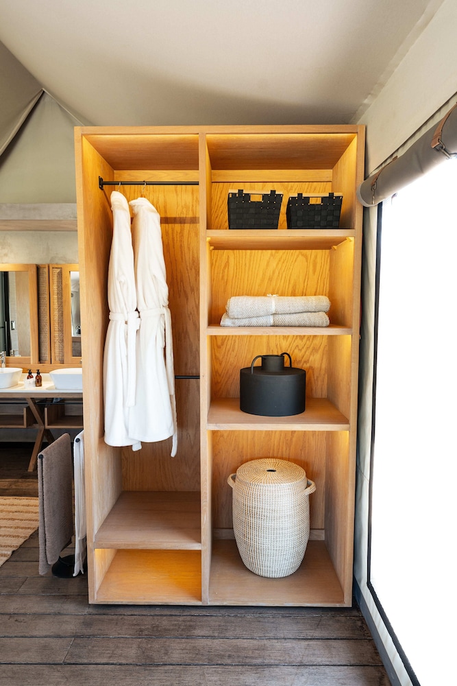 Nzovu Rundu Luxury Camp