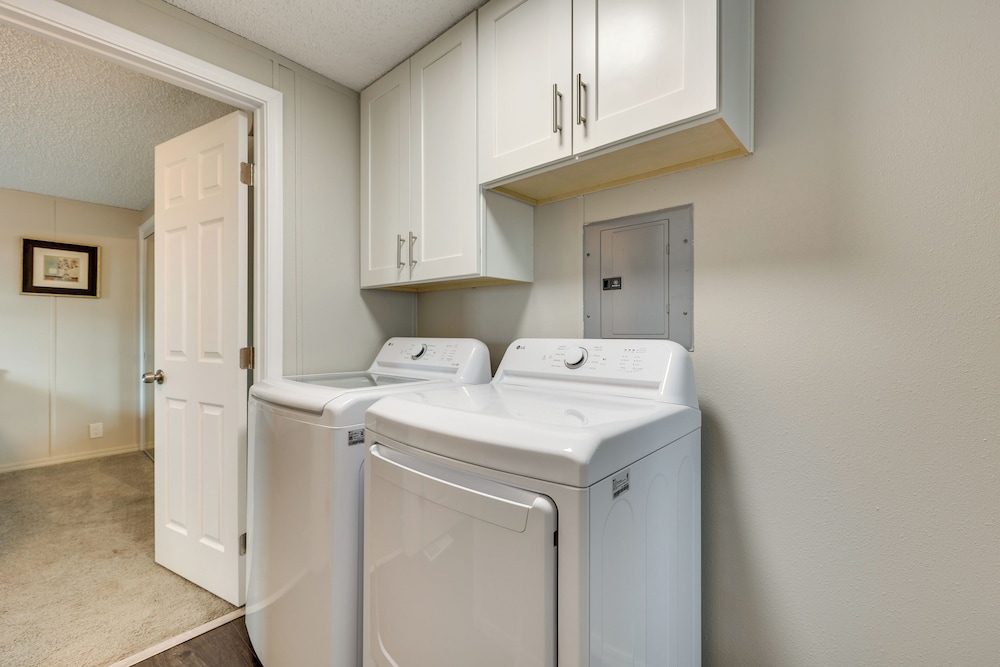 8 Mi to Laughlin Riverwalk: Waterfront Retreat