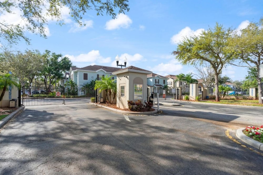 Amazing 4bdr House in Disney 20104