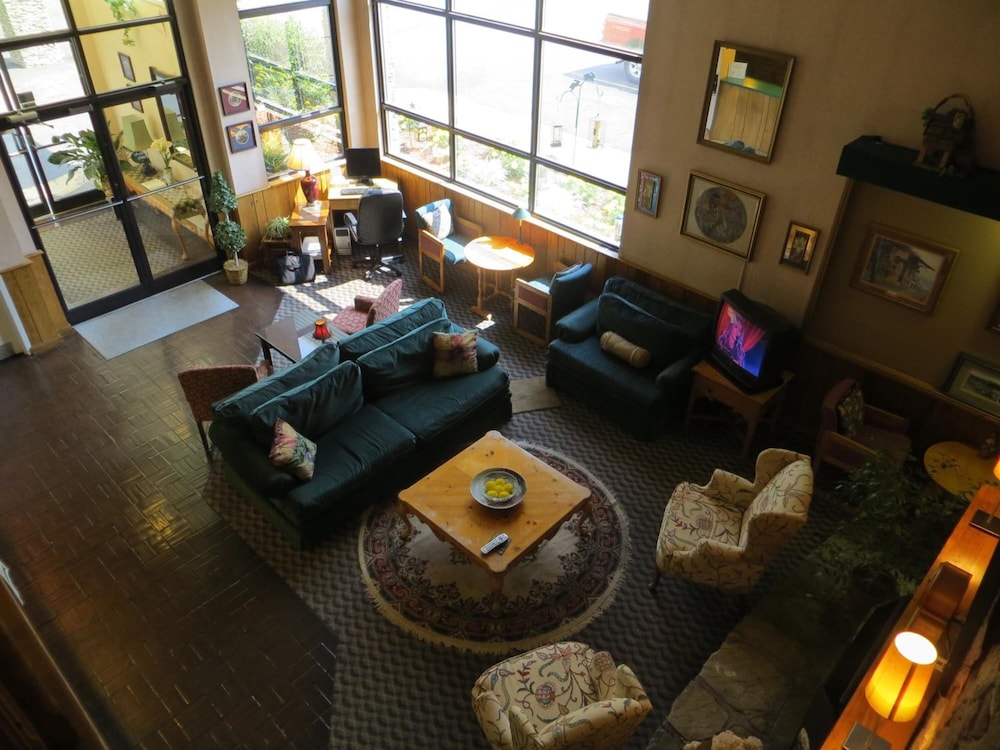 Americourt Hotel view 2