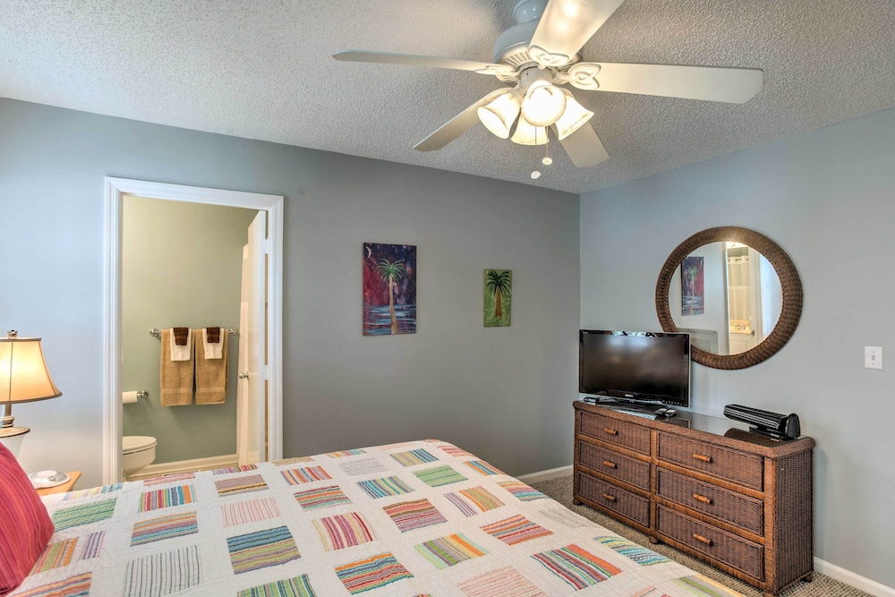 St Simons Island Vacations - Chic St Simons Townhome w/ Patio  Pool Access! - Property Image 4