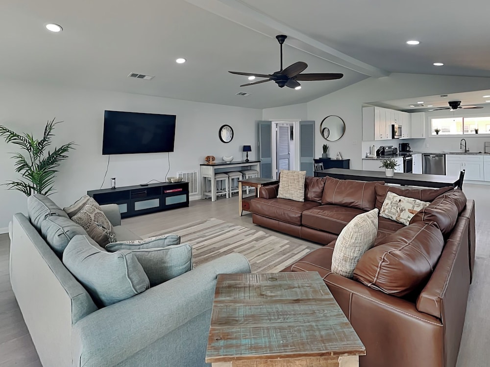 Surfside Casa de Playa by Ryson Vacation Rentals
