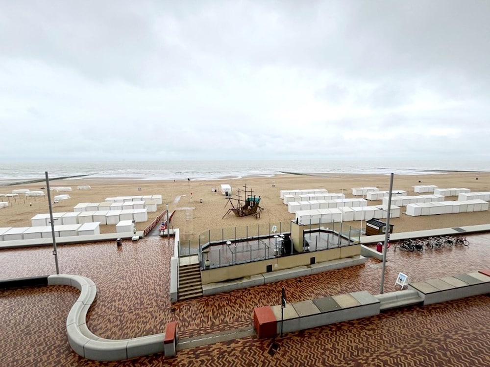 Apartment in Wenduine With Stunning Sea Views