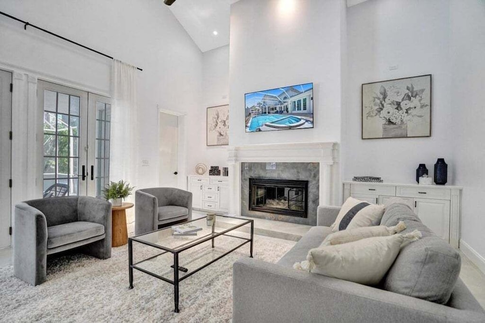 6br Elegant Hollywood Lakes Mansion W/ Pool & Spa 6 Bedroom Home