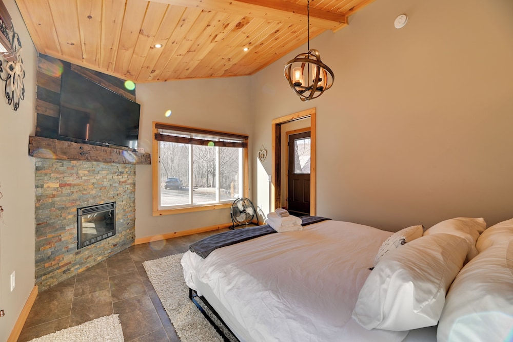 The Toasted Marshmallow Ski & Lake Retreat