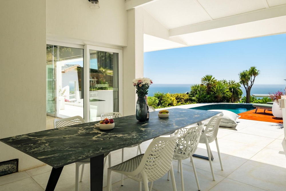 Camps Bay Villa w Pool Gym Studio Aqua Terra