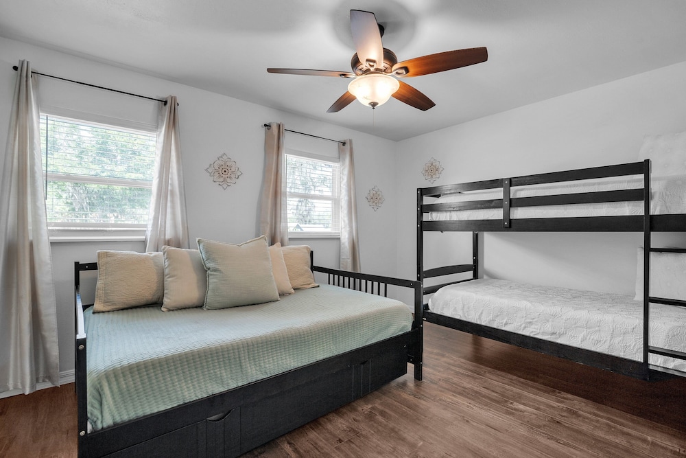 Be Our Guest - Cozy Townhome Near Downtown Ocala 2 Bedroom Townhouse