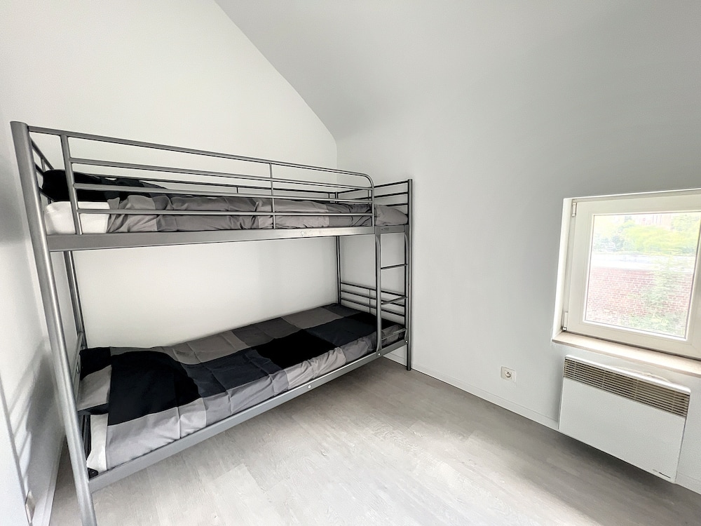 House With Free Parking 15 Min From The Airport view 3