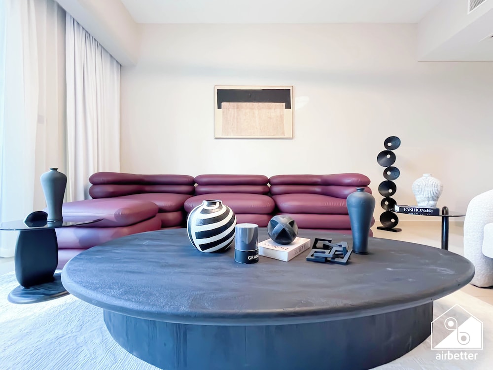 Skyline Elegance Fountain View 3BR in Downtown