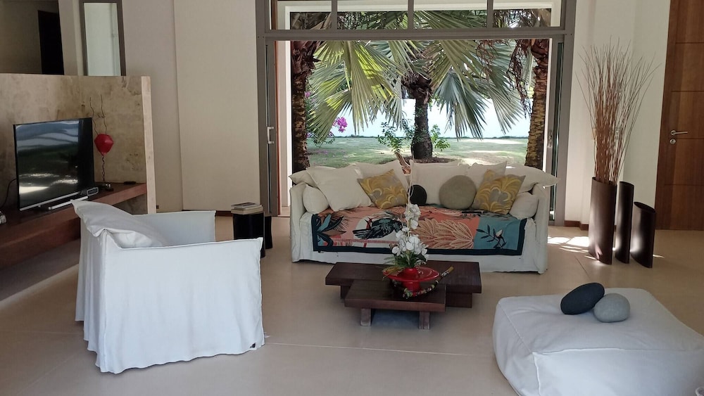 Villa Joyosa- Las Terrenas Beachfront Villa