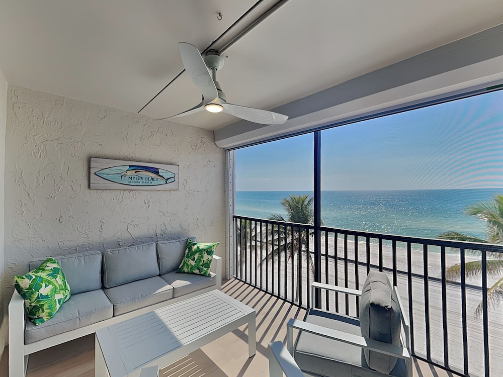 Seaside 4 by Distinctive Beach Rentals