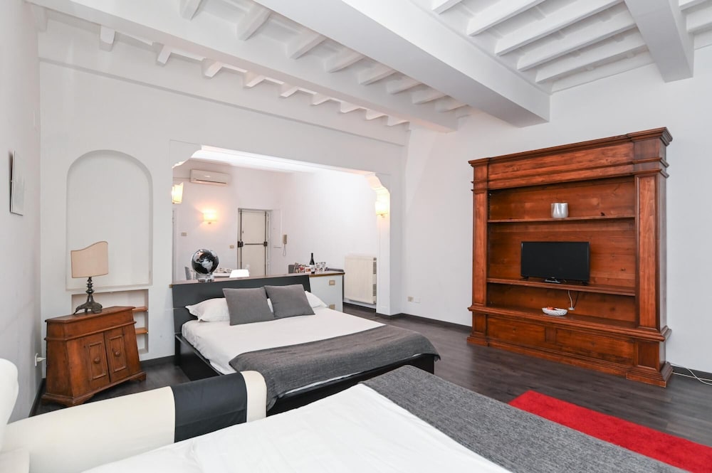 Gorgeous Trastevere Loft On The River