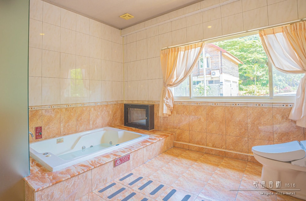 Regale Villa Hotel