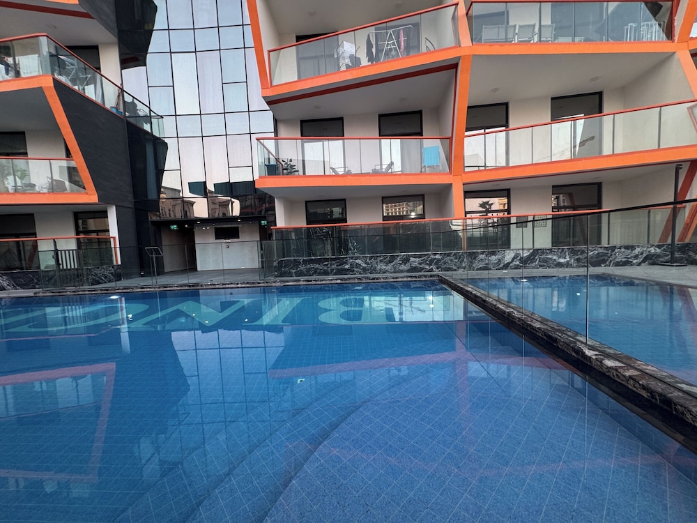 Grapeful Stay – Luxury Hostel Binghatti Avenue Tower Al Jaddaf