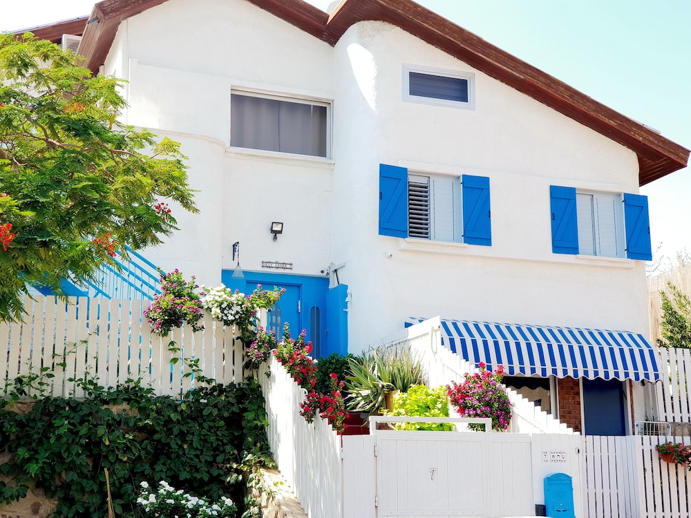 Dayos Unique Suites