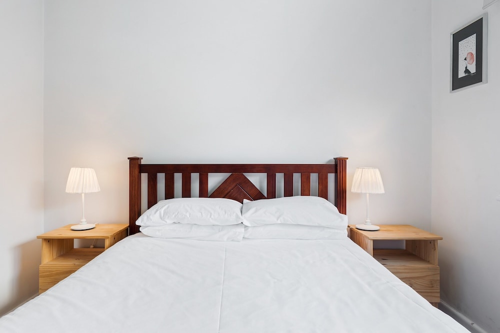 Comfy One-bedroom Unit Between City and Airport