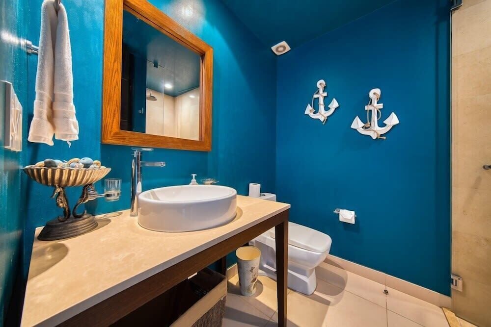 Oceanview 3BR Apt With Beach Access - Pool - Gym