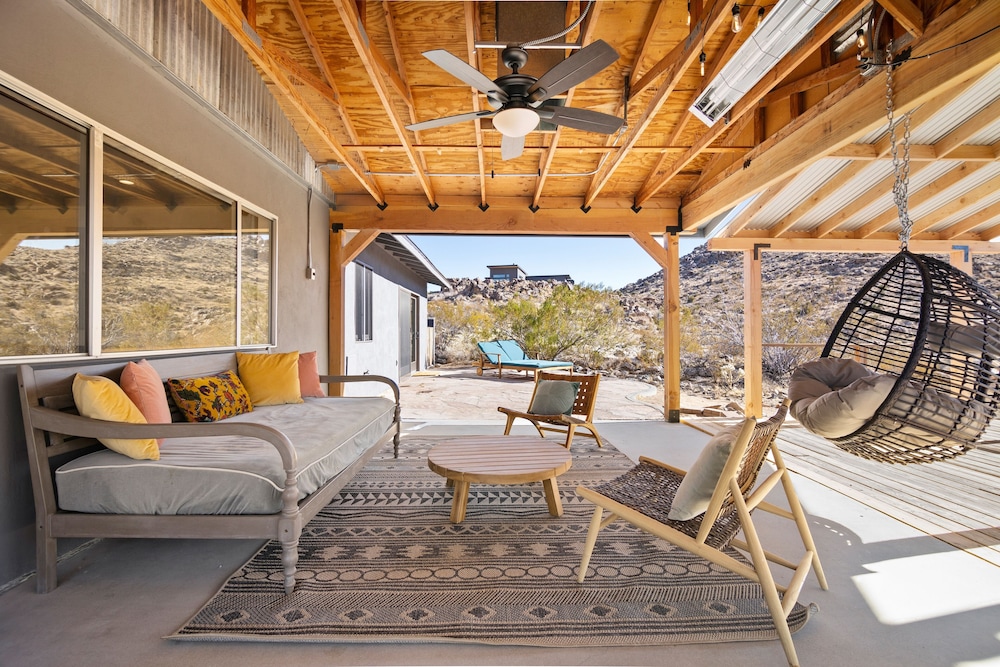Dreamspace - Hot Tub, Fire Pit, 5 Min. To Park 2 Bedroom Home by RedAwning view 4