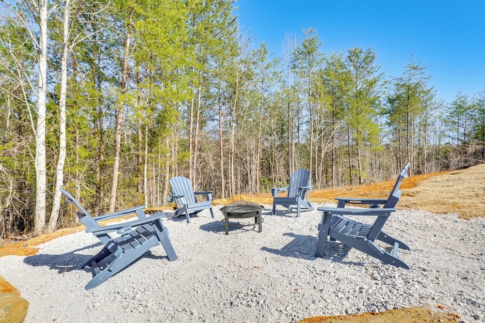 Near Hiking Trails: Mtn-view Haven in Englewood!