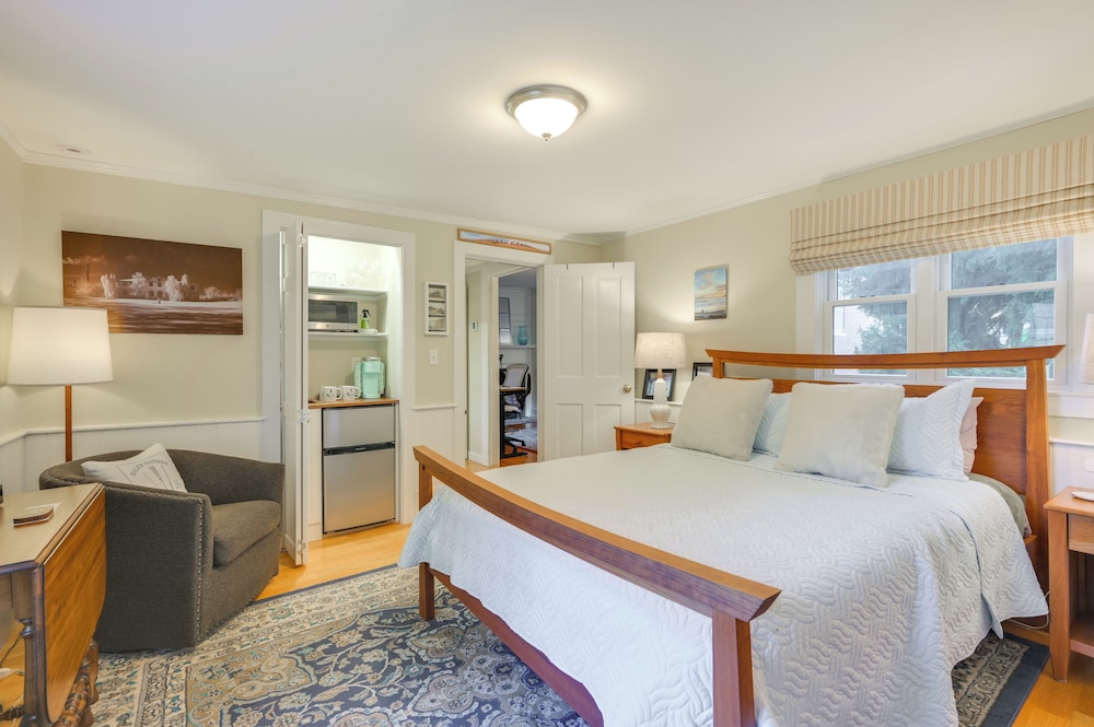 < 1 Mi to Dtwn Salem: Apt w/ Shared Patio & Yard!