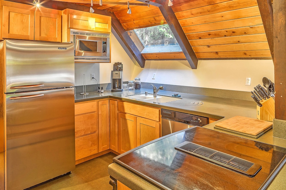 Four Stone Lodge Near Mt Rainier