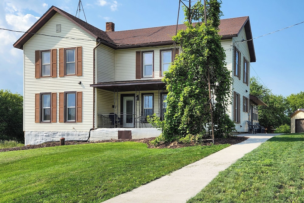 Wisconsin Farmhouse Stay: Utv, Boat, Snowmobile!