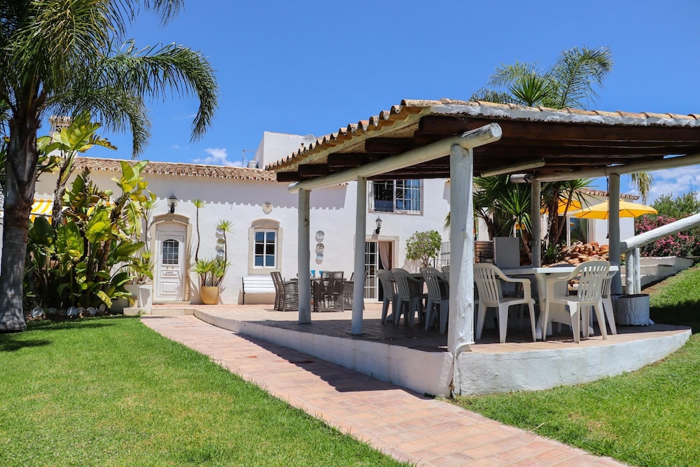 Idyllic Farm House With Huge Garden for 14pax