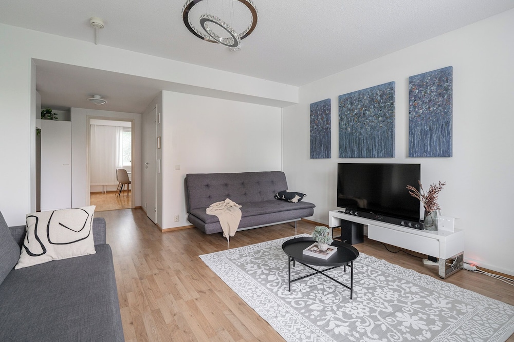 1BR Downtown Apartment with Balcony