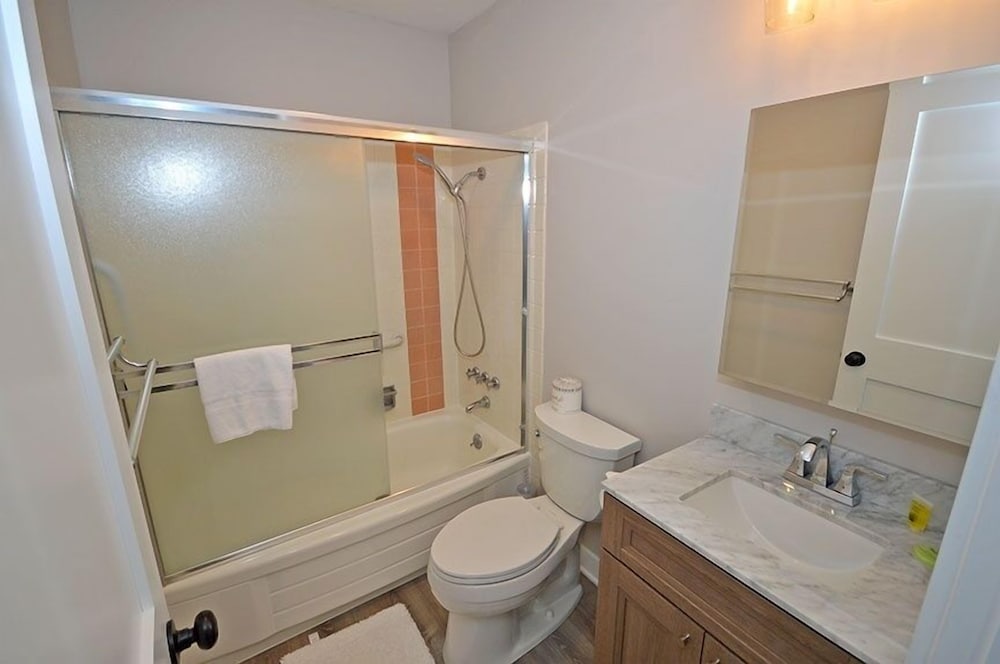 405 Ala Wai Blvd, 180 3 Bedroom Condo by RedAwning
