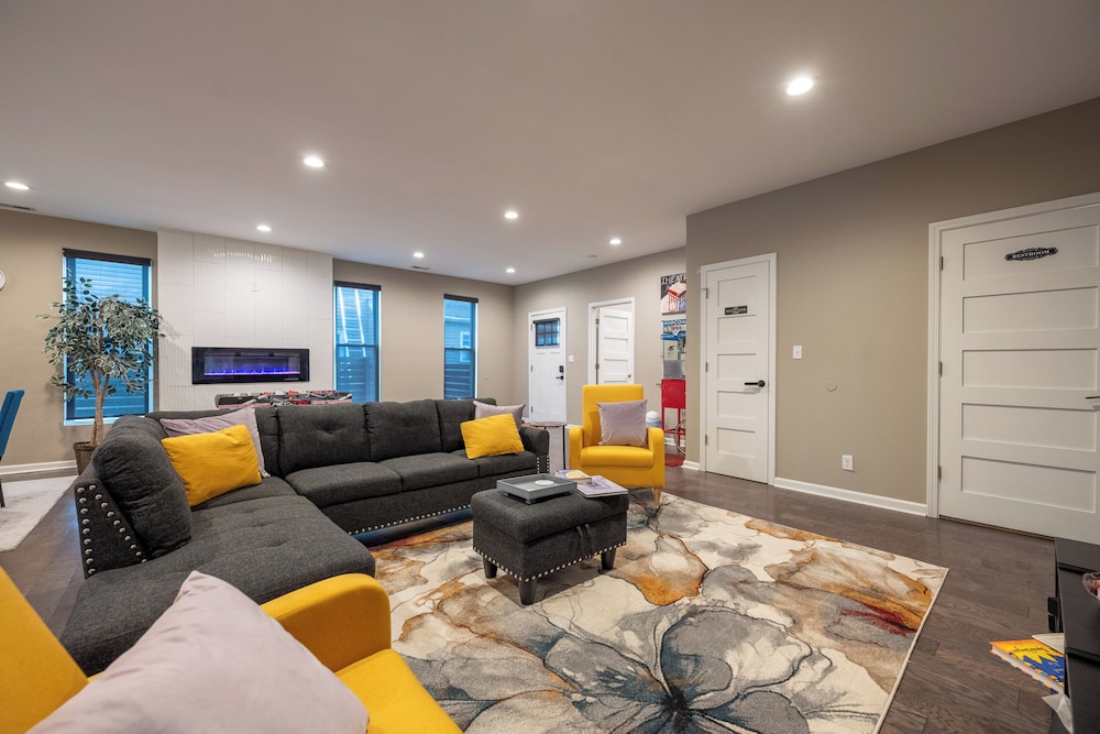 Unwind. Entertain. Explore. : Downtown Indy