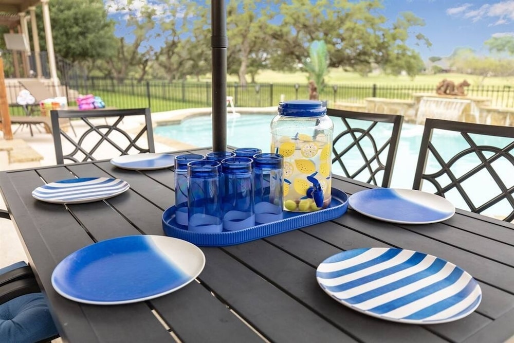 Serene Views Ideal For Long Stays Heated Pool